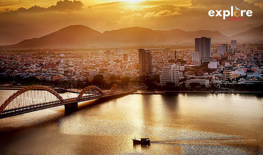 Da-Nang-City-from-chan-may-port