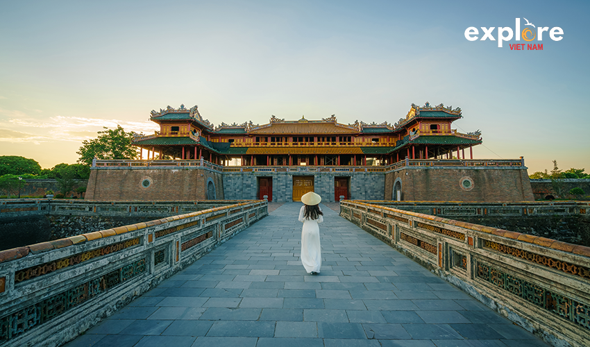 Hue-Imperial-City-from-chan-may-port