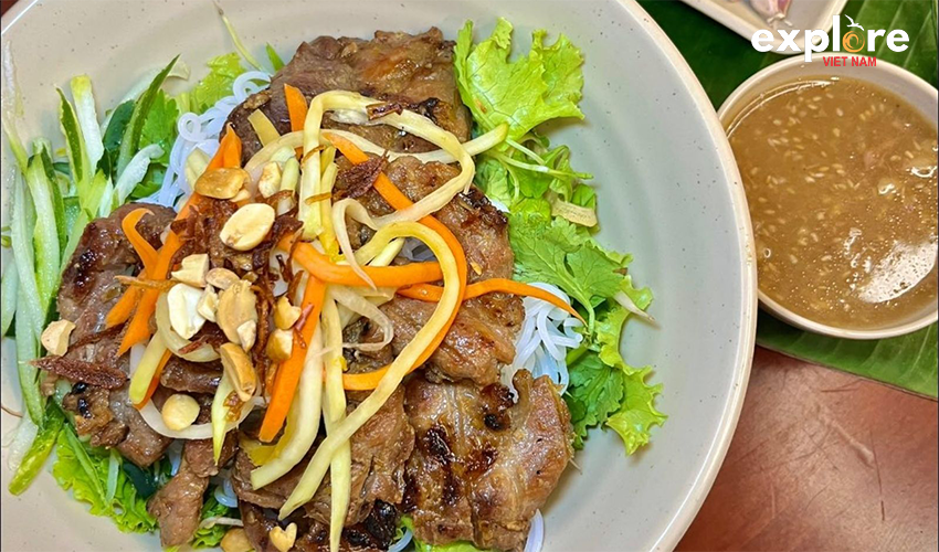 Grilled-Pork-Noodle-Bowl-Hue-shore-excursion