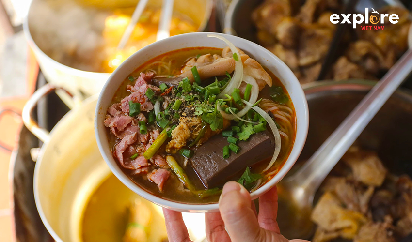chan-may-port-shore-excursion-bun-bo-hue