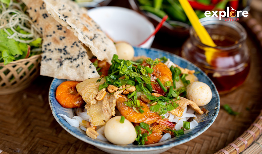 chan-may-port-shore-excursion-quang-noodles