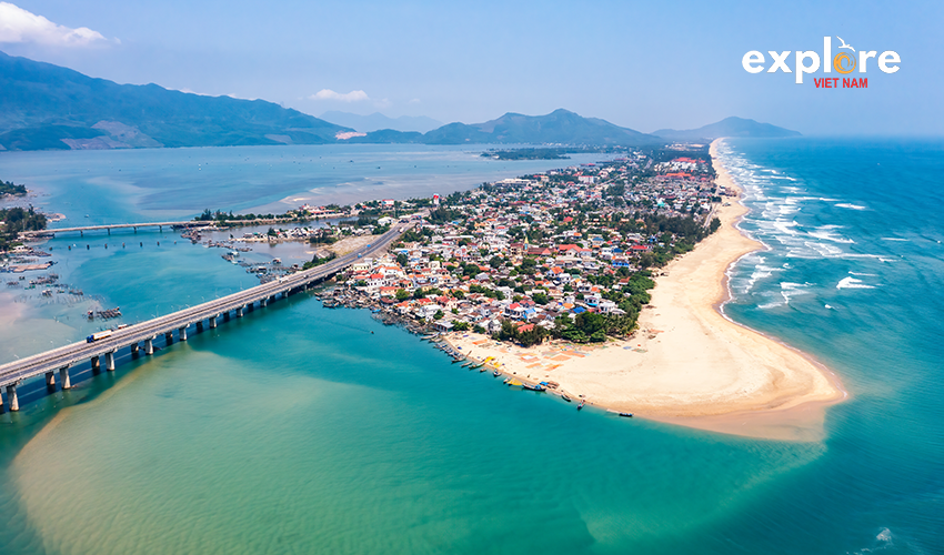 lang-co-bay-hue-chan-may-port