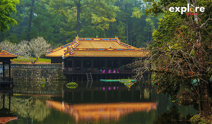 tu-duc-tomb-hue-shore-excursion